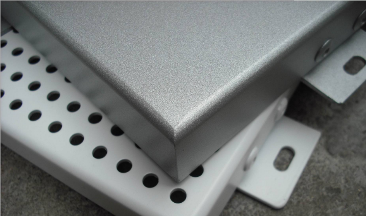 氟碳铝单板的涂层特征及优势