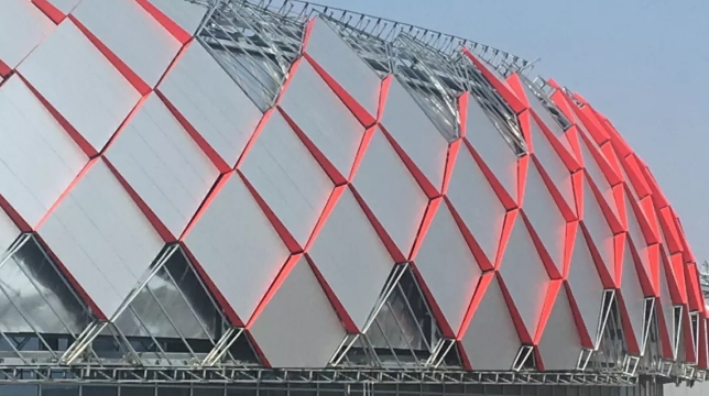 幻彩铝复合板 在体育场屋面的应用